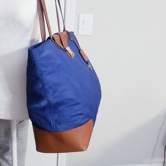 Tory Burch Nylon and Leather trim shoulder bag - Picture 8 of 14